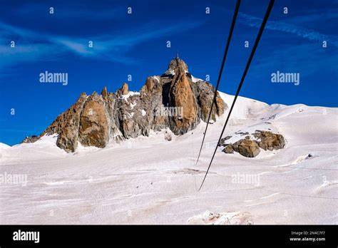 vista panoramica del ghiacciaio millenario dalla funivia del Drago di Giada