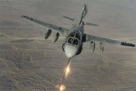 Immagine dell'aereo EA-6B Prowler coinvolto nell'incidente del 1998