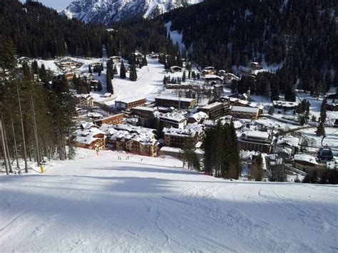 Infrastrutture sciistiche a Pinzolo, con particolare riferimento agli impianti di risalita.