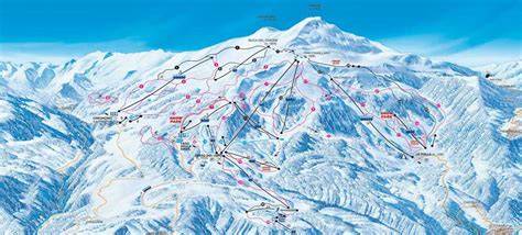 Panoramica delle piste da sci nel comprensorio del Cimone con gli impianti di risalita