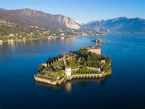 Vista panoramica del Lago Maggiore e delle Isole Borromee dal Mottarone