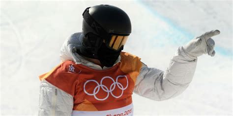 Foto di Shaun White in azione durante una gara di halfpipe
