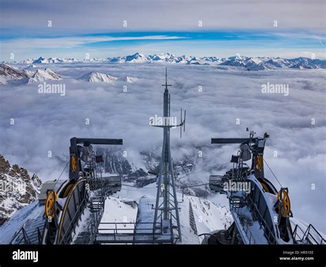 Vista a 360 gradi dalla terrazza di Punta Helbronner con le vette circostanti