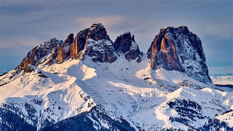 Vista panoramica dalla Forcella del Sassolungo con le cime circostanti