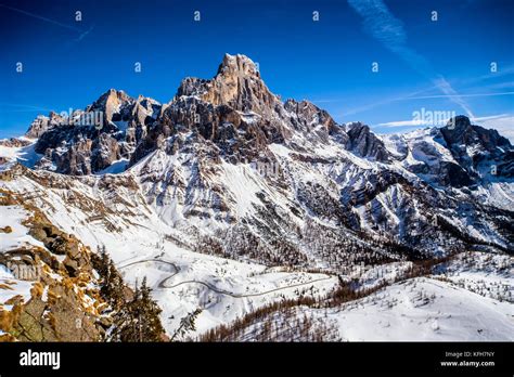 Panorama invernale delle montagne del Trentino