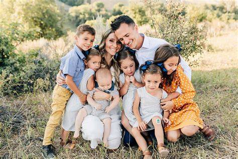 Foto di famiglia israeliana con i bambini, da utilizzare con cautela e rispetto