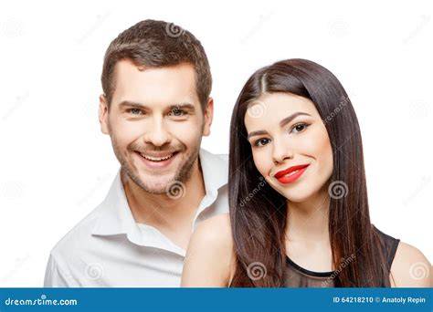 Immagine di una giovane coppia sorridente, rappresentativa di Silvia e Alessandro