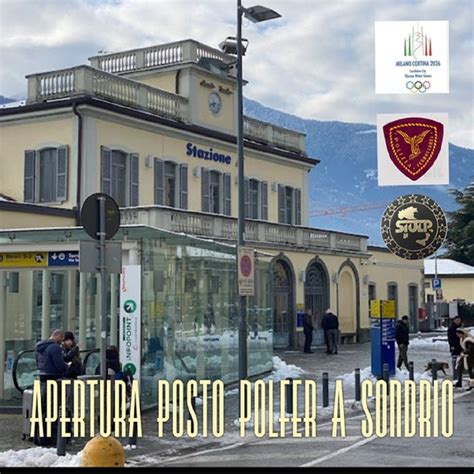 Polizia Ferroviaria che blocca un sospetto in stazione