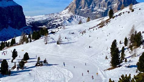 Panorama invernale dell'Alta Badia con piste innevate