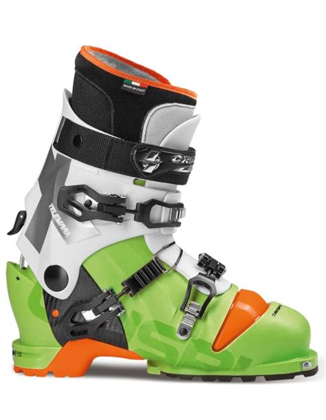 Confronto tra uno scarpone da telemark tradizionale 75mm con duckbill e uno scarpone NTN.