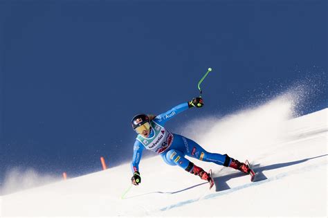 Sofia Goggia in azione durante il SuperG, con espressione concentrata