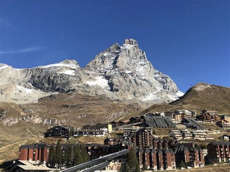 Vista panoramica dal Plateau Rosà con il Cervino in primo piano