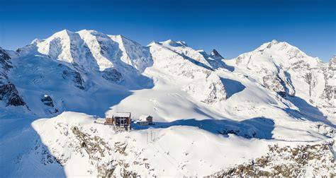 Vista panoramica sul Piz Bernina e sui ghiacciai circostanti dalla Diavolezza