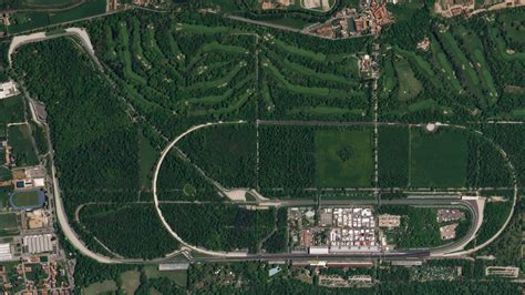 Vista aerea dell'Autodromo Nazionale Monza immerso nel Parco di Monza