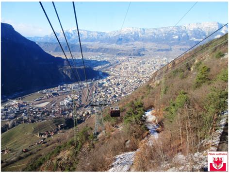 Vista panoramica dalla funivia del Renon con la conca di Bolzano e le montagne circostanti