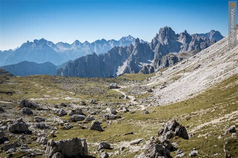 Vista panoramica dalla Forcella del Pin verso le vette circostanti