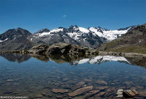 Panorama del Gran Paradiso con ghiacciai e vette circostanti
