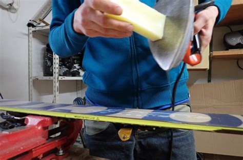 Applicazione della sciolina con il ferro