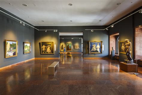 Interno della Galleria Nazionale Ungherese con opere d'arte