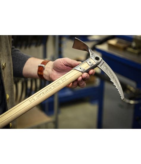 Piccozza Grivel Monte Bianco con dettagli del manico in CarbonWood Composite