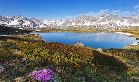 Vista estiva della valle di Vallouise con le montagne del Parco Nazionale degli Écrins