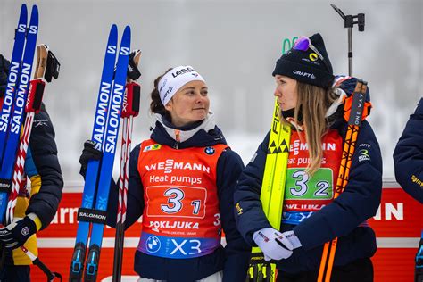 Squadra femminile francese di biathlon in gara