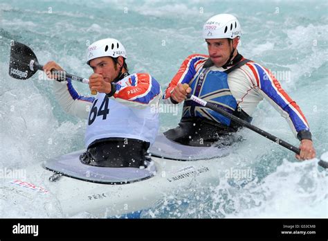 Imbarcazione da slalom di CS Canoe in azione