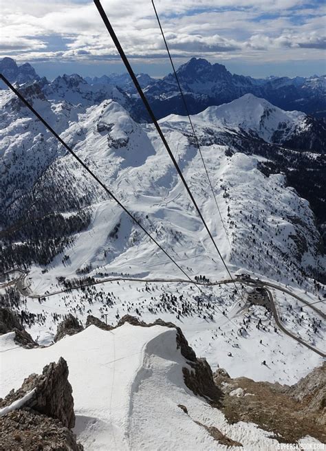 Stazione di partenza della funivia del Lagazuoi al Passo Falzarego