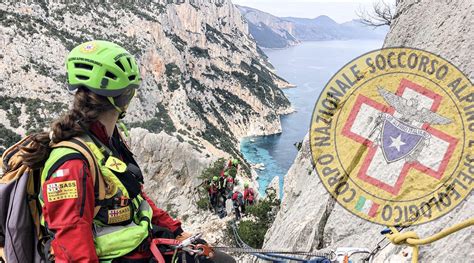 Divisa da soccorso alpino personalizzata con logo ricamato