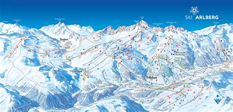 Panorama invernale di St. Anton am Arlberg con montagne innevate e piste da sci