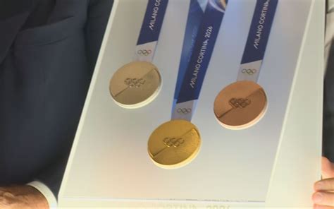 Design delle medaglie delle Olimpiadi Invernali di Milano Cortina 2026