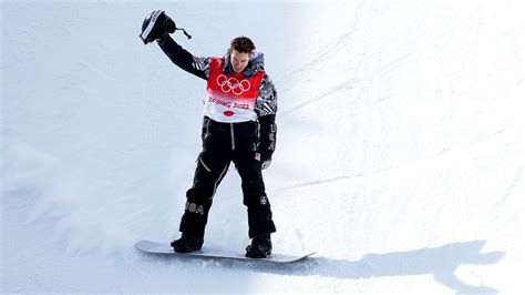 Shaun White in azione su una rampa di halfpipe