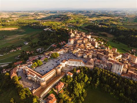 Vista panoramica del parco comunale Luigi Casale con le ville storiche.