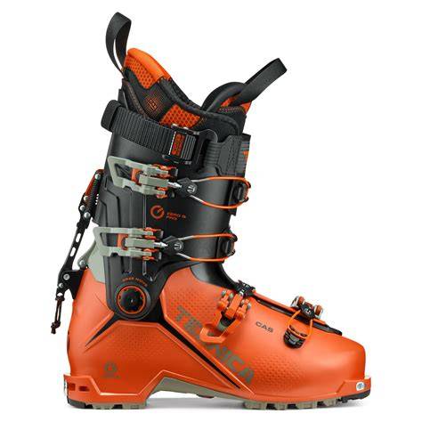 Schema evolutivo dello scarpone Tecnica Zero G Tour Pro, evidenziando le innovazioni chiave e il suo impatto sullo scialpinismo moderno.