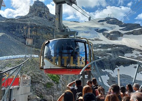 Cabina rotante della Titlis Rotair con vista panoramica sulle Alpi