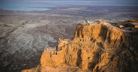 Funicolare che sale verso la fortezza di Masada nel deserto