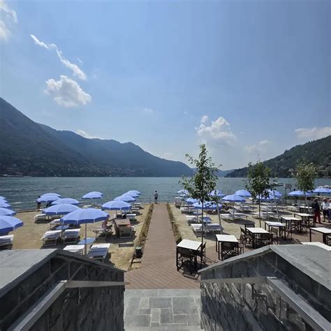 spiaggia e ristorante del Lido di Moltrasio