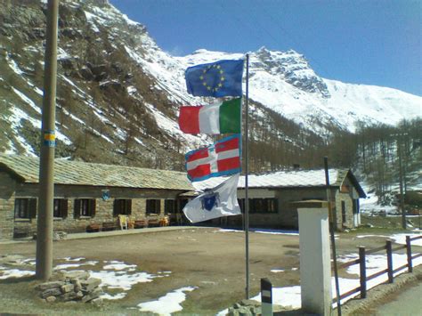 Vista panoramica del Rifugio Guido Muzio e del Parco Nazionale del Gran Paradiso