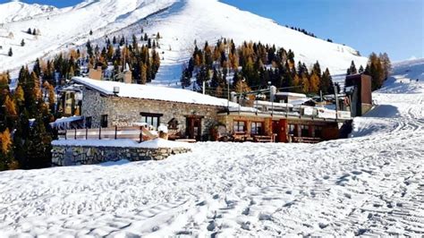 Il Rifugio Vodala immerso nella neve