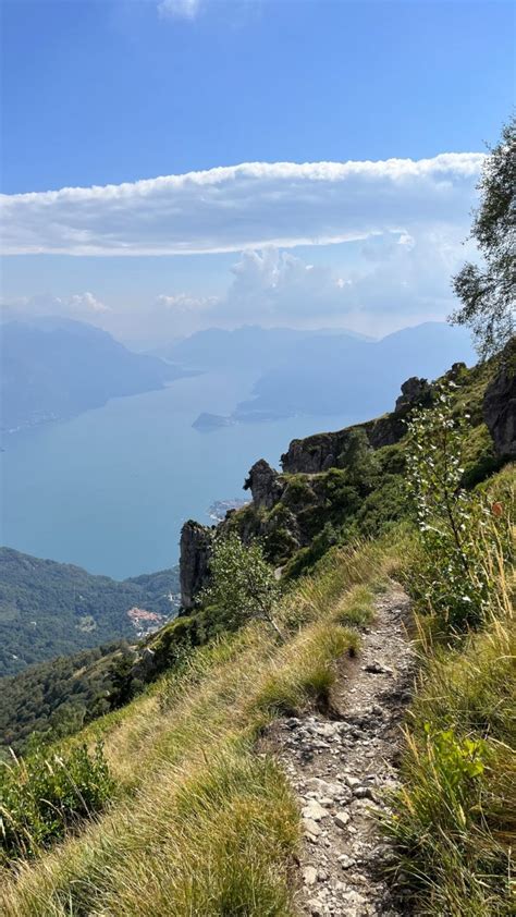 Sentiero stretto e panoramico lungo la cresta del Monte Vaccaro