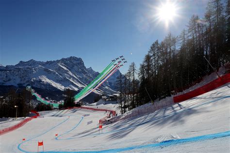 Schema che illustra la struttura della combinata alpina, mostrando le due discipline (velocità e tecnica) e il metodo di calcolo del punteggio finale.
