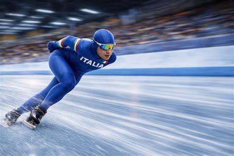 Infografica che mostra le diverse discipline del pattinaggio su ghiaccio: artistico, velocità, hockey
