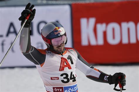 Collage di foto che riassumono i successi di Marcel Hirscher: medaglie olimpiche, coppe del mondo, podi