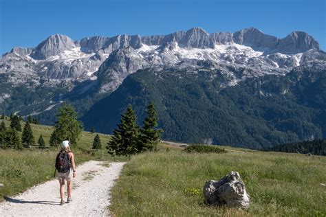 Vista panoramica delle Alpi Giulie dal punto più alto dell'escursione