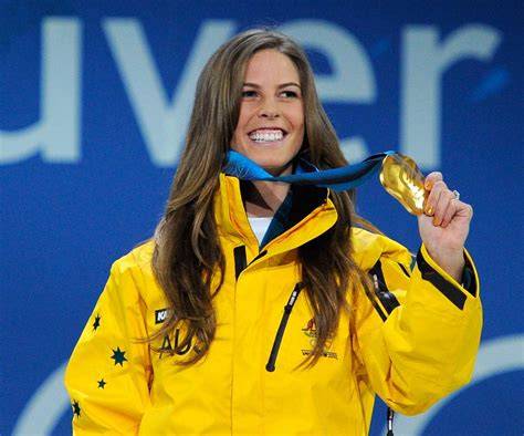 Torah Bright in azione nell'halfpipe durante una competizione