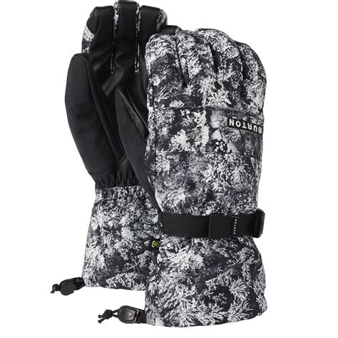 Donna che indossa guanti da snowboard Burton Gore-Tex con logo Burton ben visibile