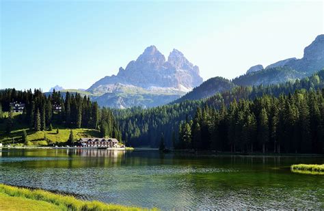 vista delle Tre Cime di Lavaredo dal Lago di Misurina