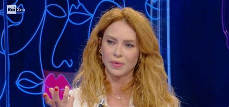 Yvonne Sciò in uno scatto promozionale della sua carriera negli anni '90
