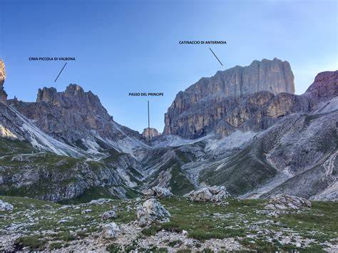 Vista panoramica del massiccio del Catinaccio con le sue iconiche torri.
