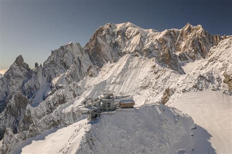 Panorama delle cime alpine dalla stazione Punta Helbronner
